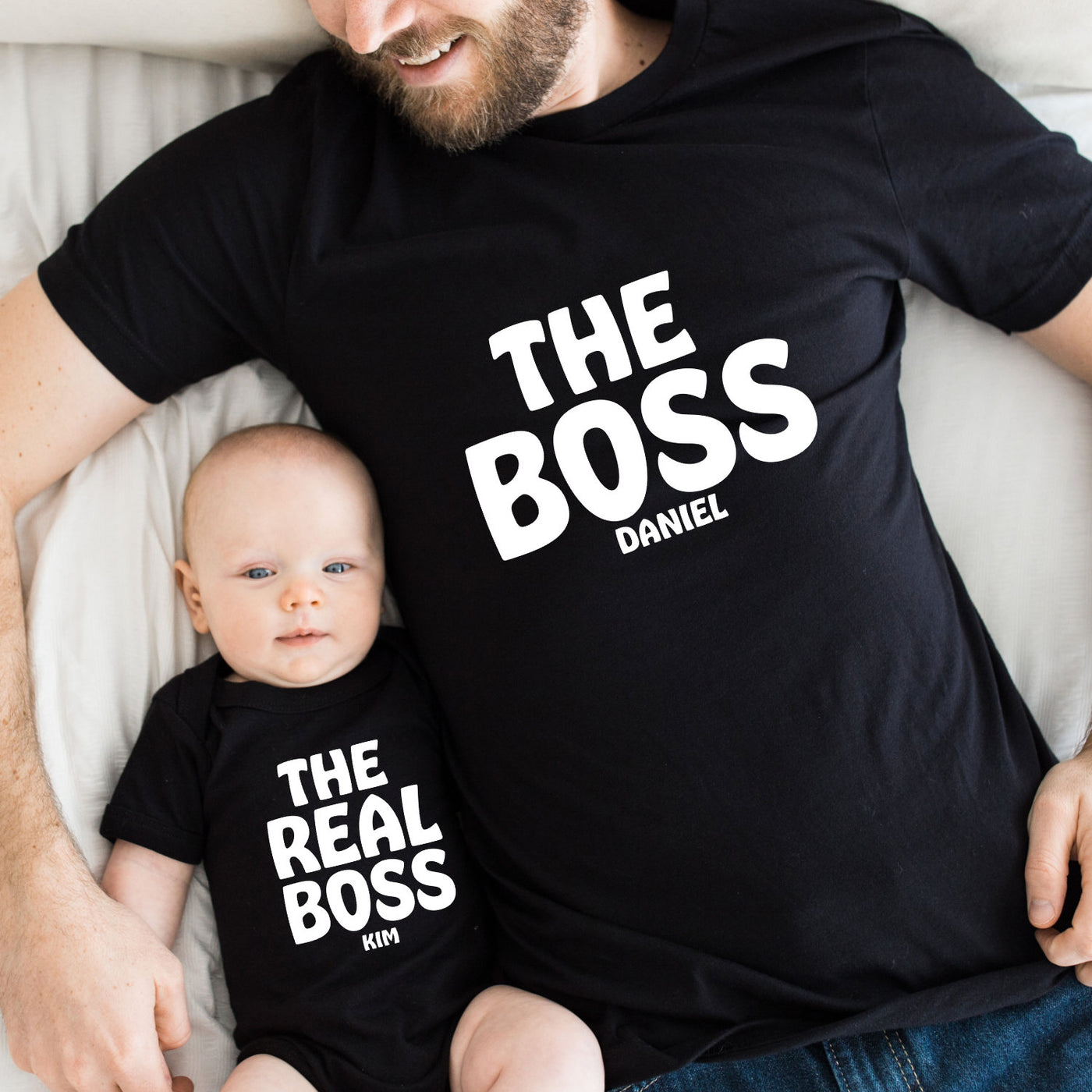 The Boss The Real Boss Shirts Vater & Sohn Partnerlook Mutter Tochter Outfit Geschenk zur Geburt Schwangerschaft Ankündigung Mama Me Shirts