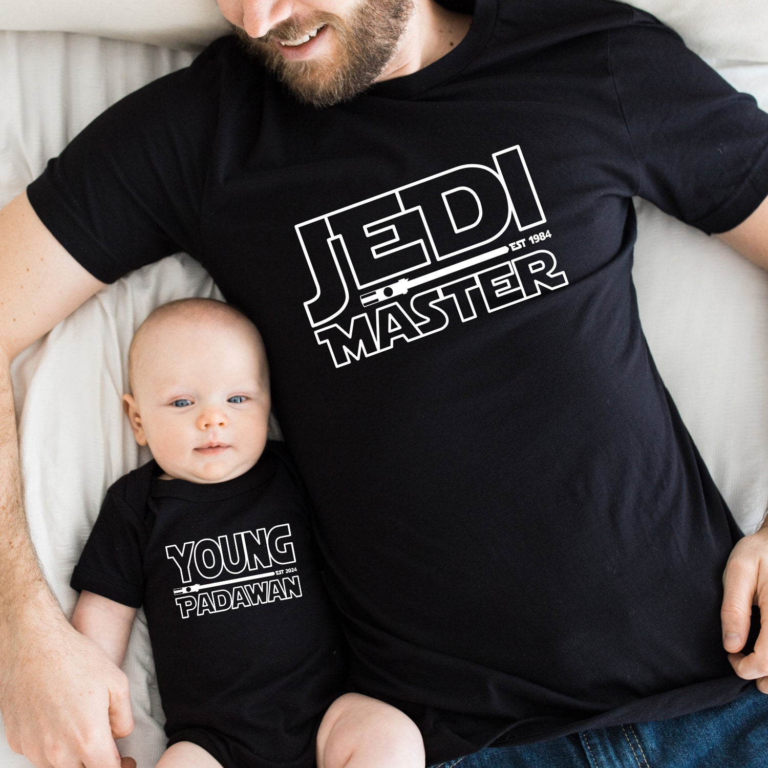 Vater Sohn Partnerlook Jedi Master Young Padawan Shirts Mutter Tochter Outfit Baby Geschenk Babybody bedruckt Vatertagsgeschenk Papa Shirt