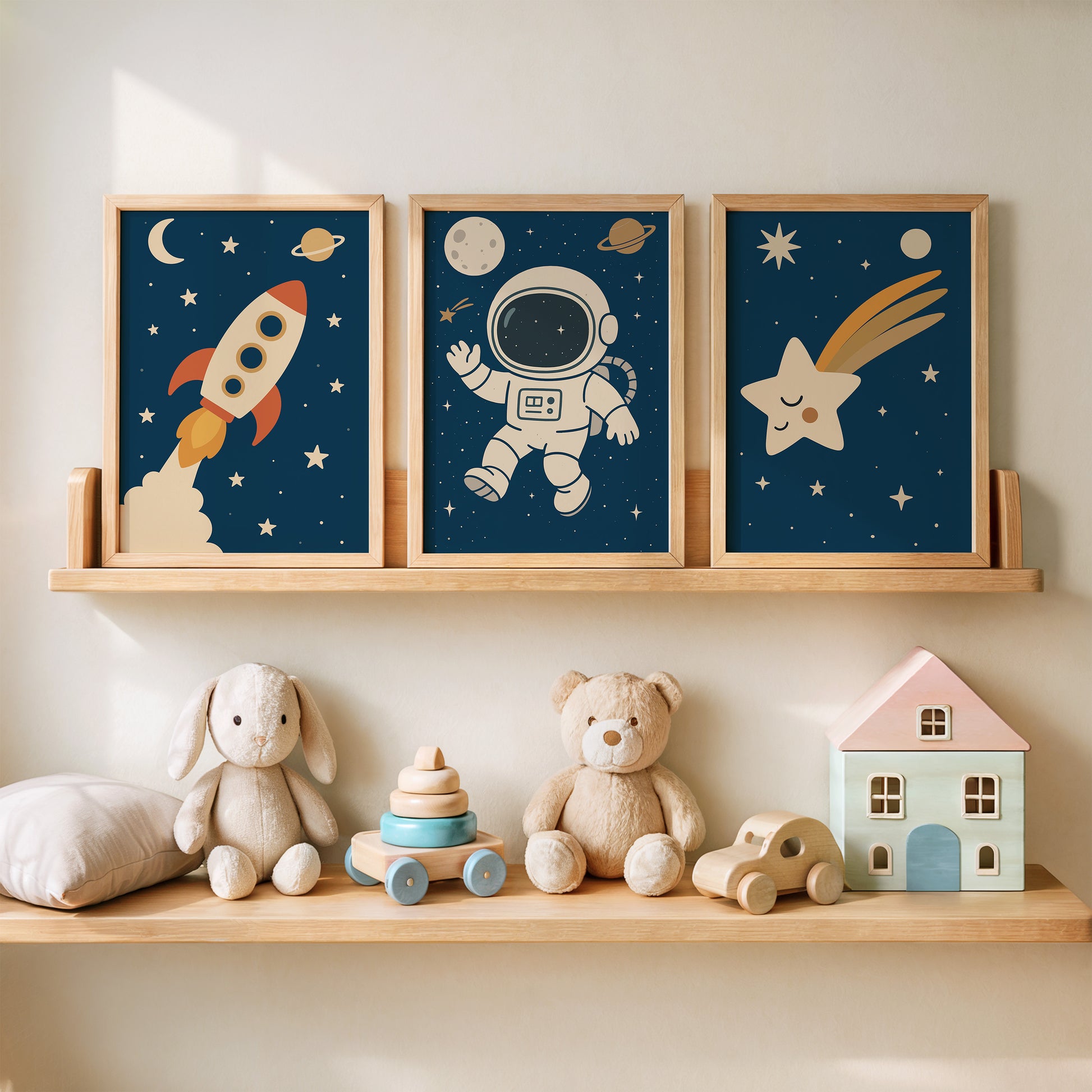 Kinderzimmer Poster personalisiert mit Namen, Babyzimmer Deko Weltraum Bilder, Astronaut Poster, Baby Geschenk Geburt Eltern, Poster Prints