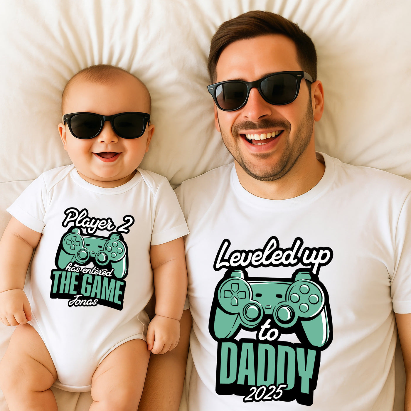 Leveled up to Daddy, Mommy T-Shirts - Personalisiert mit Namen oder Datum - Vater Baby Gaming Outfit - Player 2, Player 3 entered the Game