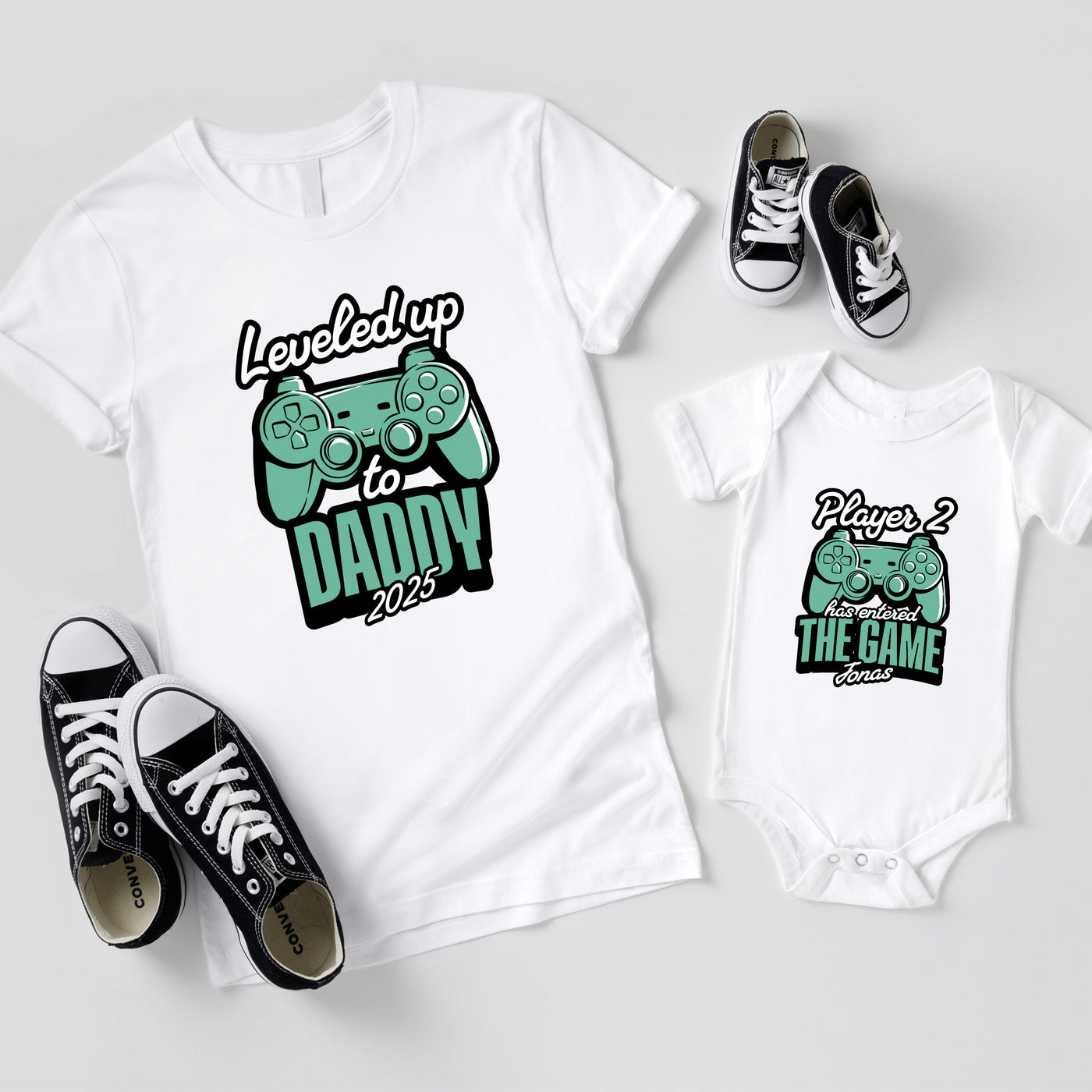 Leveled up to Daddy, Mommy T-Shirts - Personalisiert mit Namen oder Datum - Vater Baby Gaming Outfit - Player 2, Player 3 entered the Game