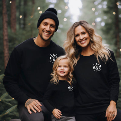 Mama, Papa, Mini Sweater personalisierte Familienpullover - minimalistisch bedruckt mit Datum oder Namen