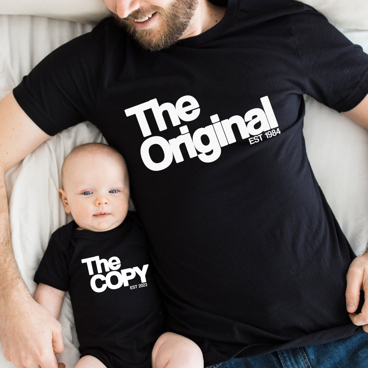 The Original The Copy Shirts im SET Vater Sohn Shirts Baby Geschenk Eltern Vatertag Vater Sohn Partnerlook Babybody bedruckt personalisiert