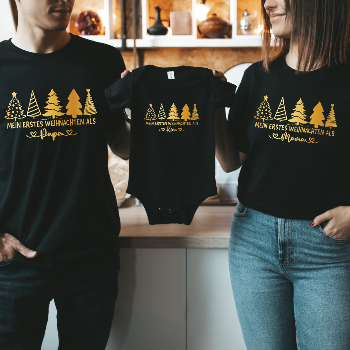 Familienoutfit Weihnachten Unser erstes Weihnachten Mama Papa Mini Shirts Tannenbäume Babybody bedruckt Weihnachtsoutfit Familie