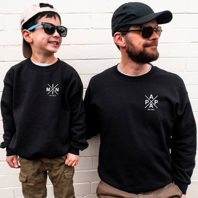 Mama, Papa, Mini Sweater personalisierte Familienpullover - minimalistisch bedruckt mit Datum oder Namen