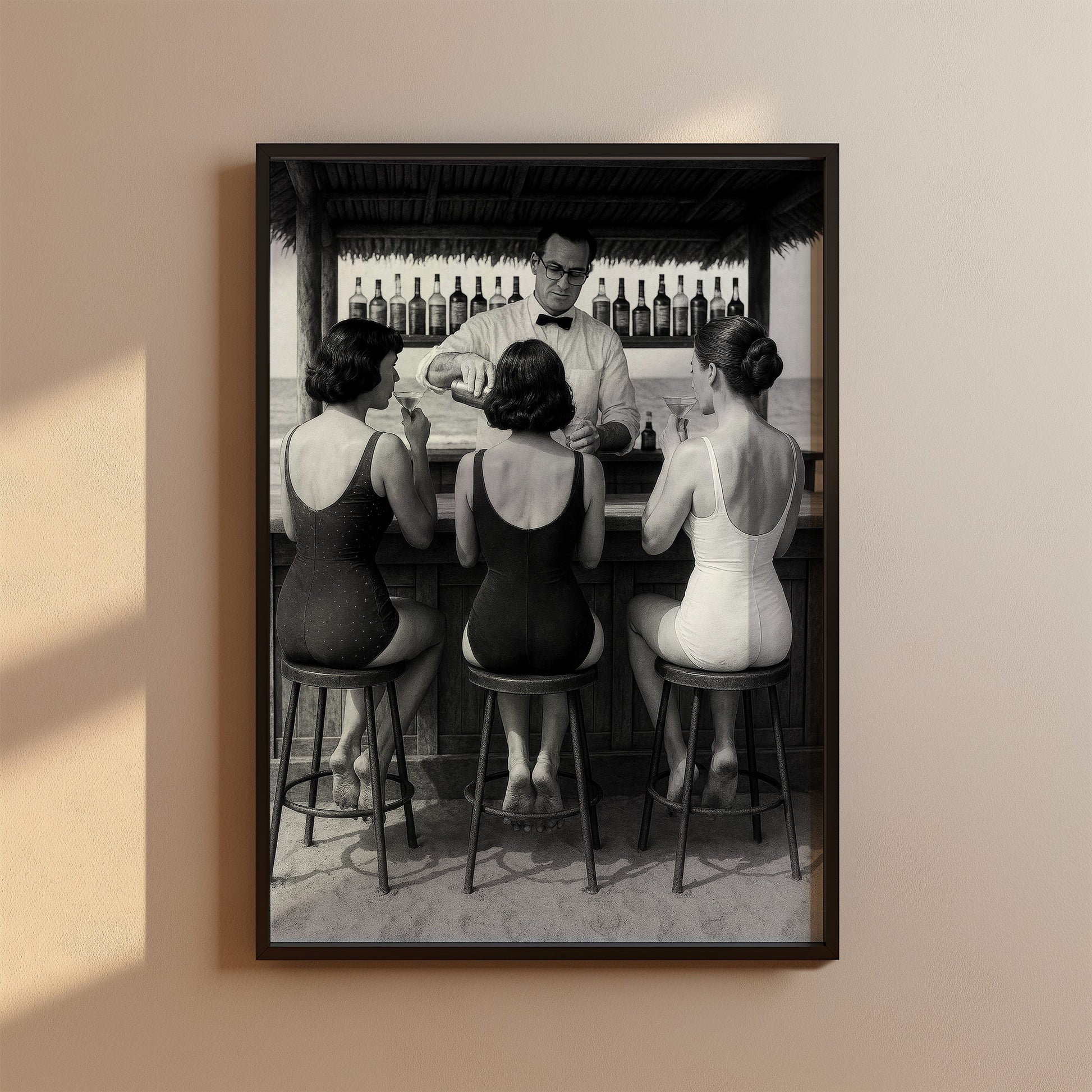 Frauen trinken Cocktails an der Bar Vintage Poster Wandkunst, schwarz weiß Druck, drei Freunde Vintage Bild, Alkohol Kunst, Retro Poster Art