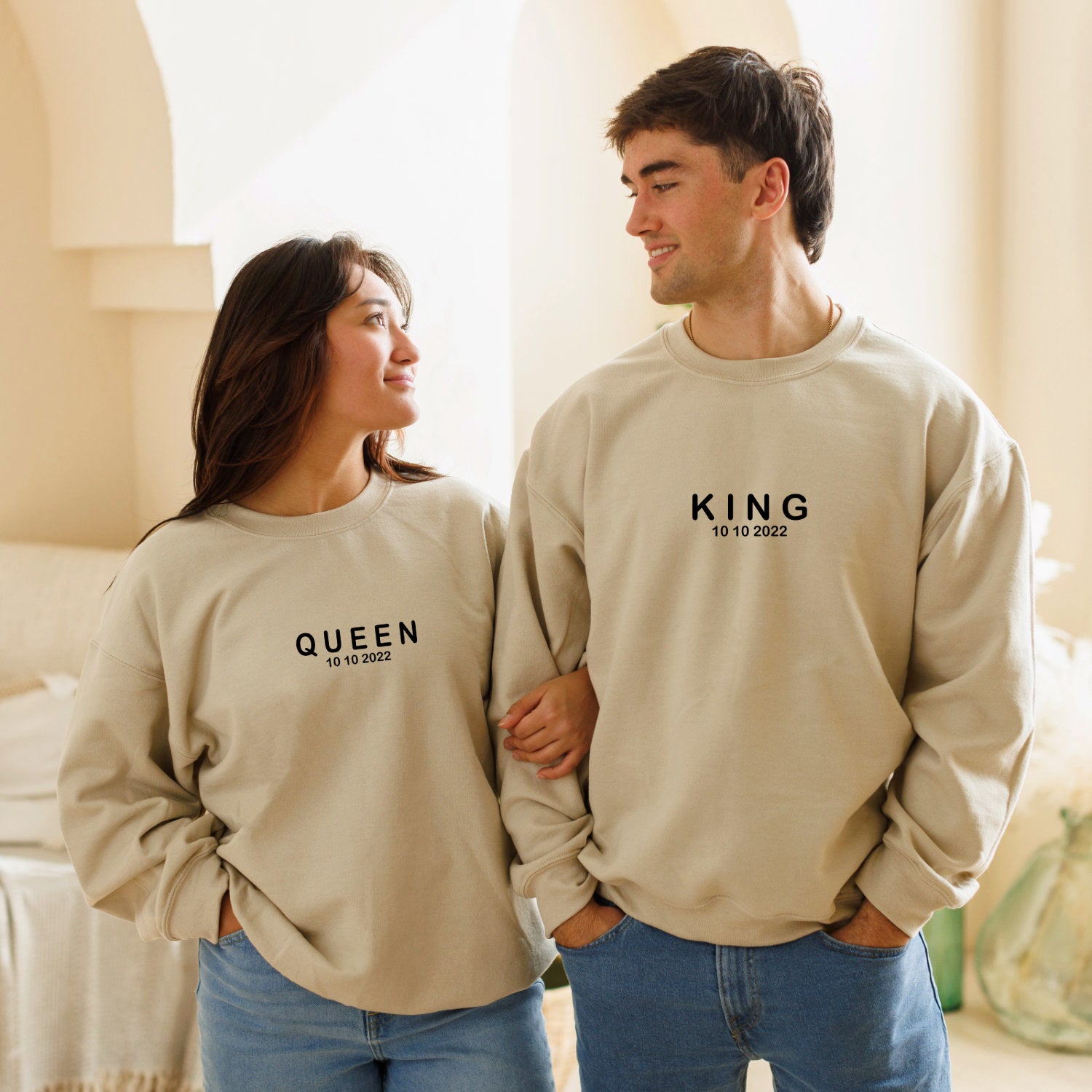 KING QUEEN Sweatshirts Pärchen Datum Minimal Pärchen Pullover personalisiert King & Queen Sweater minimalistisch Pärchenpullis Paar Pullover
